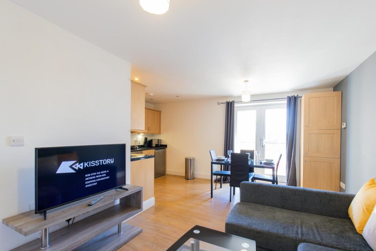 Velvet 1-Bedroom Apartment, Clockhouse, Ходдесдон Экстерьер фото